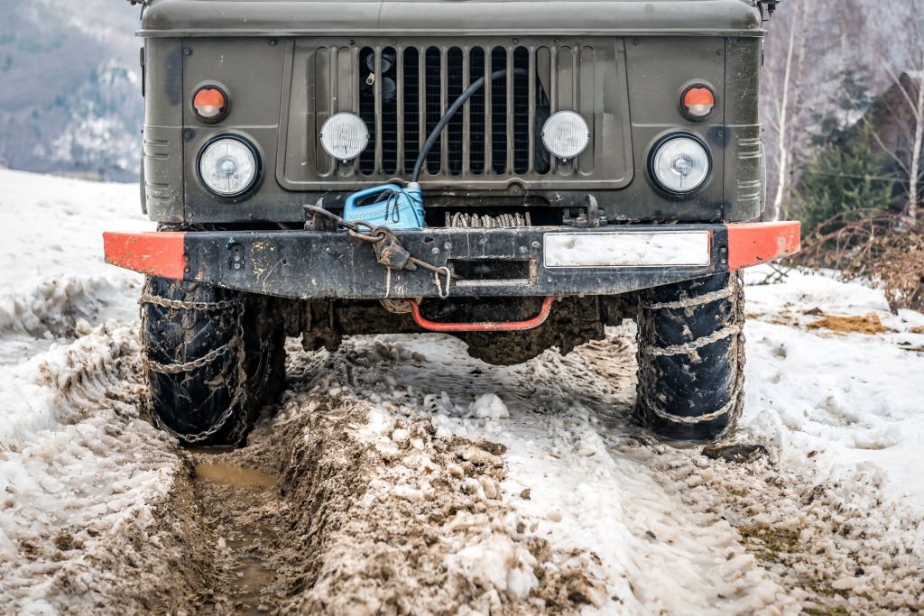 Особенности использования цепей противоскольжения для грузового транспорта